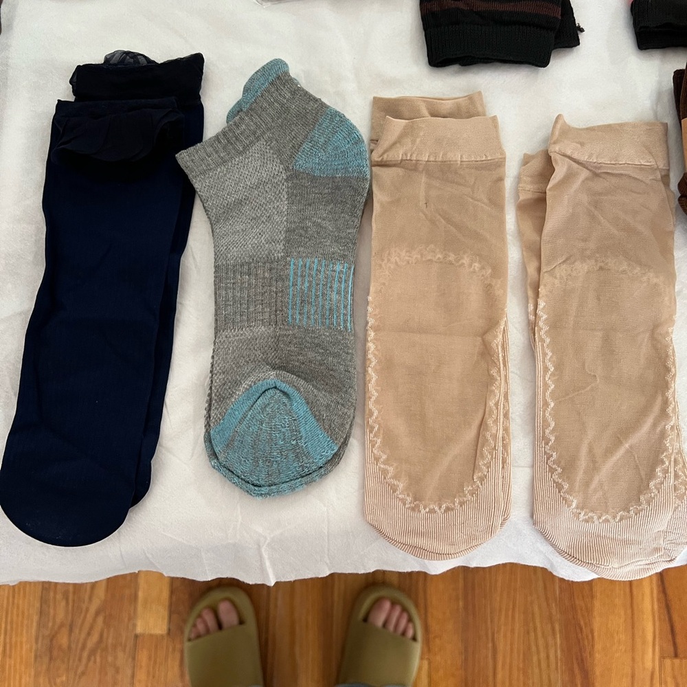 Assorted Men's Socks Collection - Picture 5 of 14